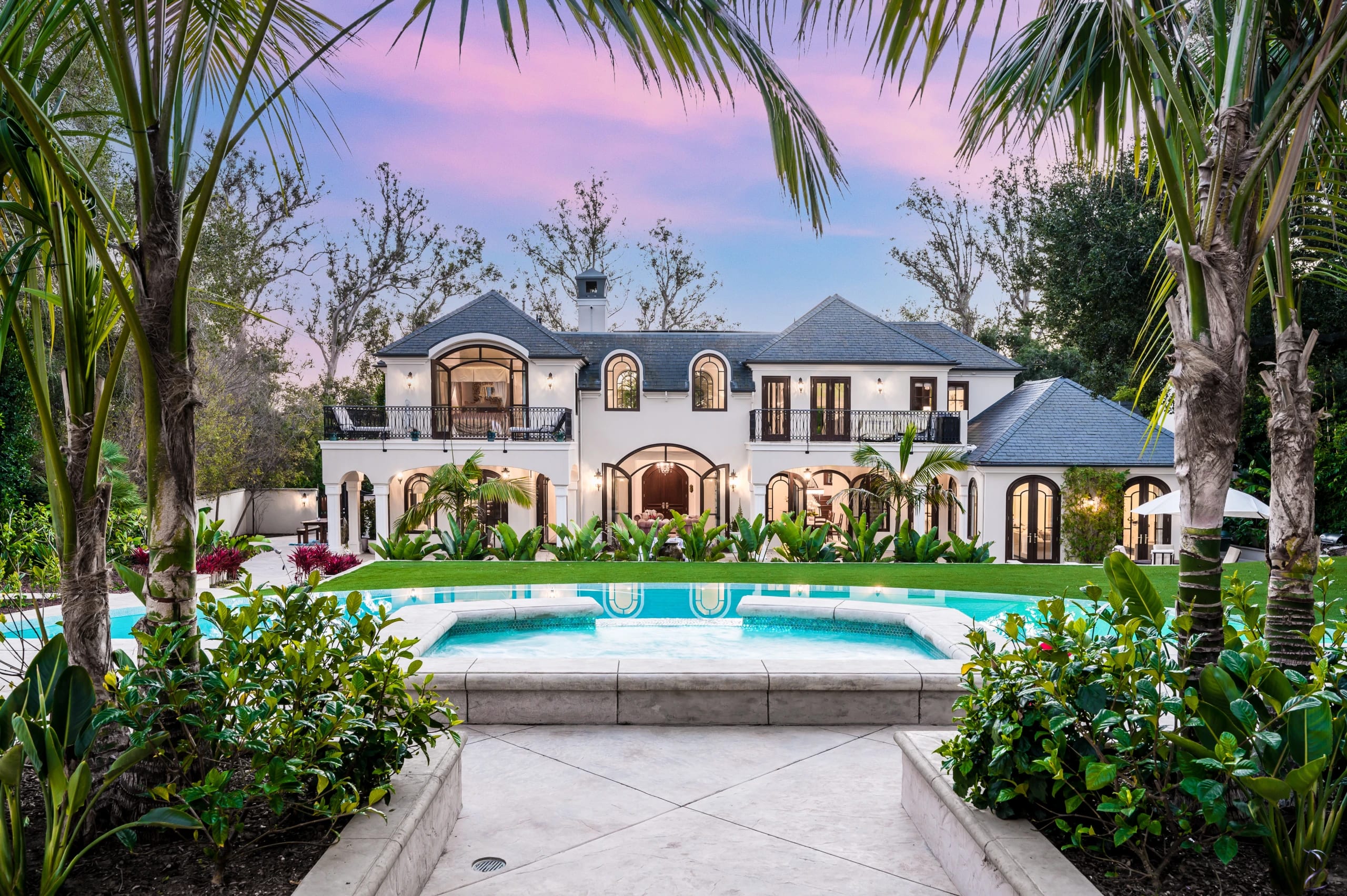 7 luxury real estate market trends inception-app-prod/MjYxYzE3ZGEtMWZlNS00Zjg3LTk3ZTUtZWVhNTYzYmFmNTE4/content/2022/07/42da4ca363ada70f4818ac132807c783722fbf17.png