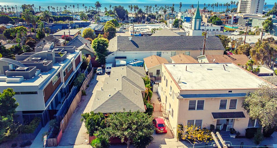 2312 3rd St, Santa Monica, CA 90405 inception-app-prod/MjYxYzE3ZGEtMWZlNS00Zjg3LTk3ZTUtZWVhNTYzYmFmNTE4/content/2022/12/d952e3eece31f86287154049809a87151c334da7.jpg