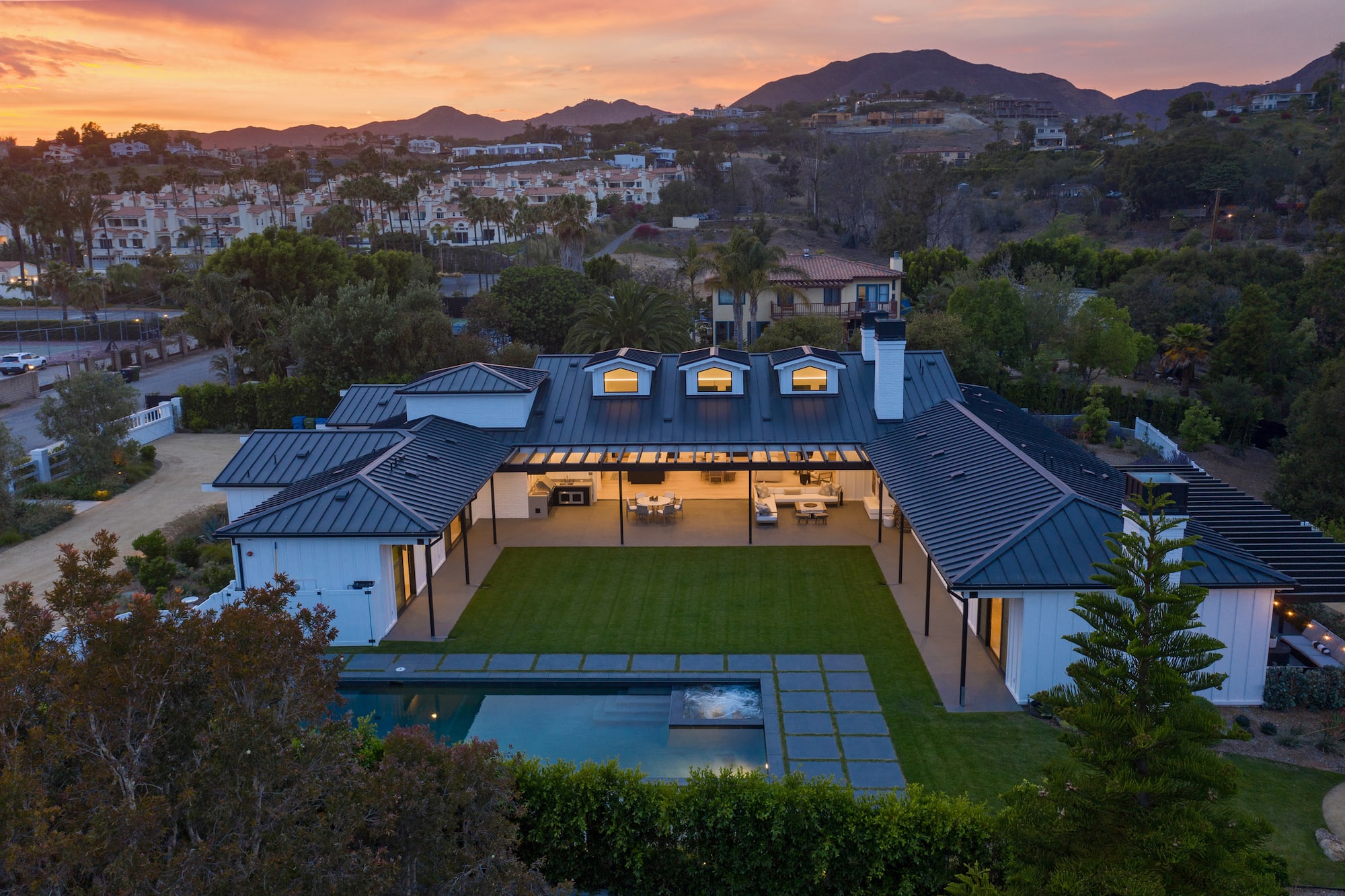 FEATURED LISTING inception-app-prod/MjYxYzE3ZGEtMWZlNS00Zjg3LTk3ZTUtZWVhNTYzYmFmNTE4/content/2023/01/df88d461db2a2318f41437241c492471fccb0937.jpg