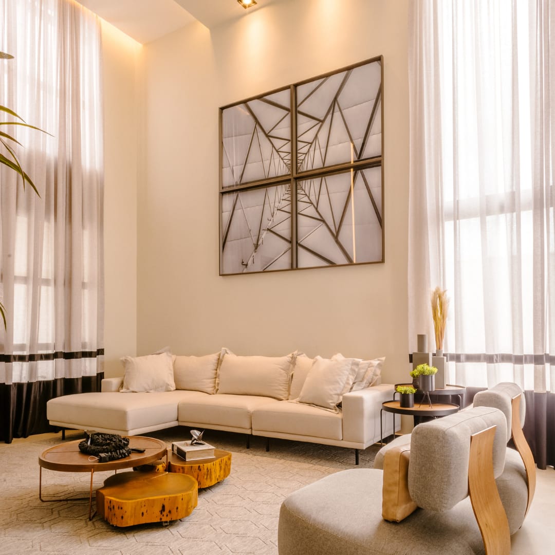 Luxury Real Estate inception-app-prod/MjYxYzE3ZGEtMWZlNS00Zjg3LTk3ZTUtZWVhNTYzYmFmNTE4/content/2025/09/6931b6470f52286340864006bc9fed7e2ab5a790.png