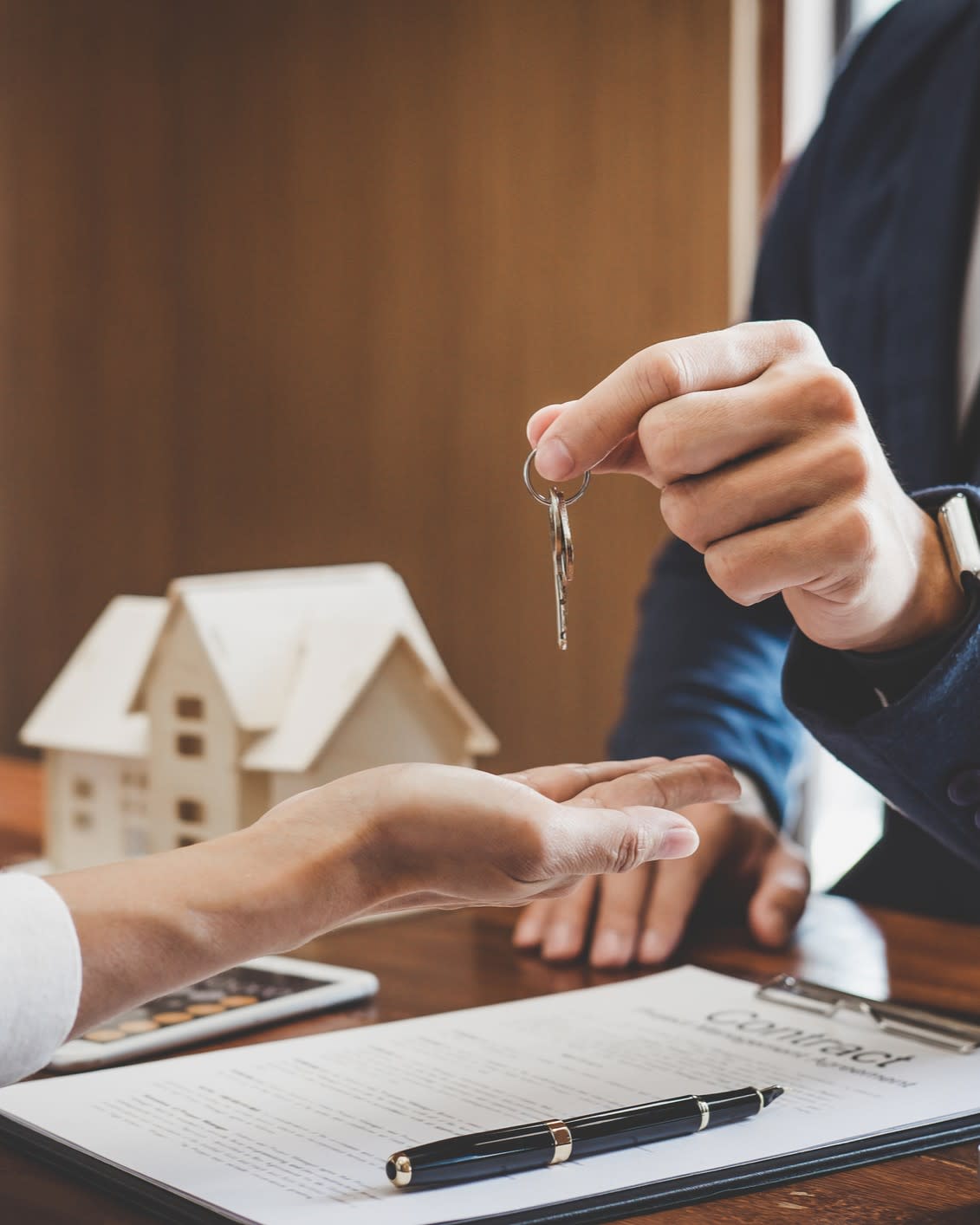 A Home Buyers’ Checklist inception-app-prod/MjdjOGUzY2YtZTAzNC00YjBmLWI2NmYtNzFlYjU2ZGUxOWY0/content/2021/06/iStock-1026040684.jpg