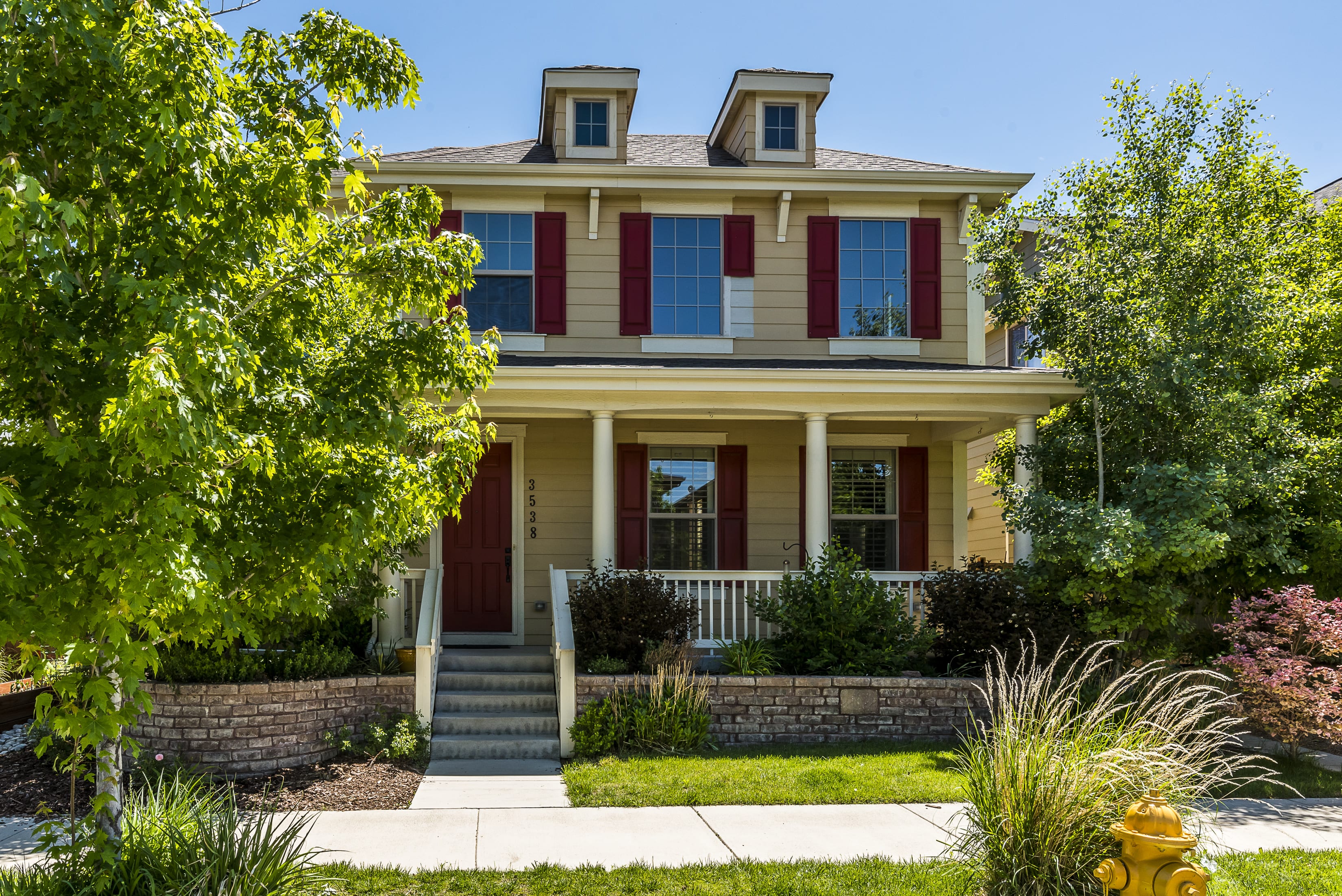 inception-app-prod/MmIxZmU0ZTctMzlhOS00NThkLWJjY2QtYjUxNjAxODExMzZk%2Fcontent%2F2018%2F11%2F3538 Akron Court Denver CO-print-002-6-Front Exterior-3300x2203-300dpi.jpg