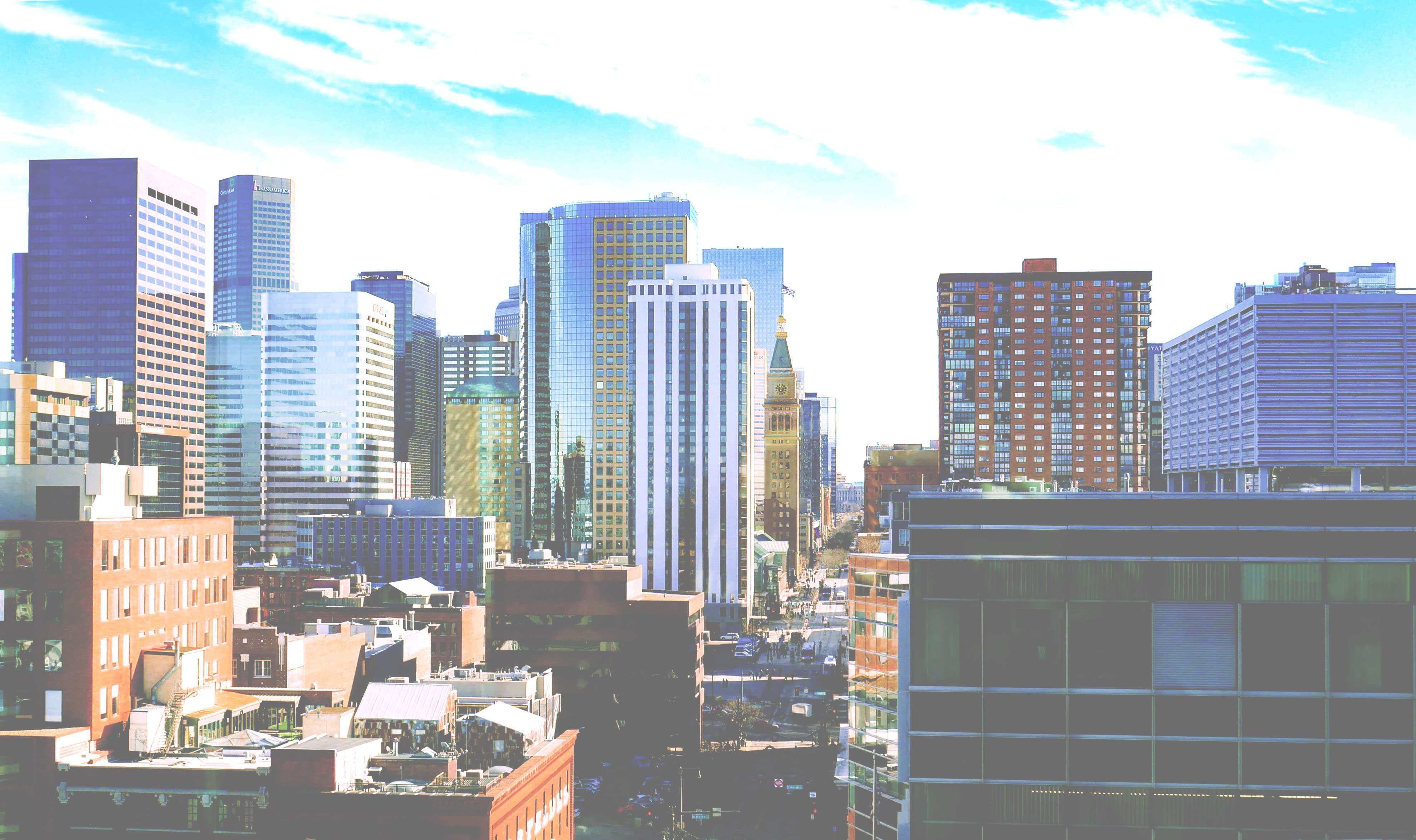 inception-app-prod/MmIxZmU0ZTctMzlhOS00NThkLWJjY2QtYjUxNjAxODExMzZk/content/2019/03/Denver skyline hazy.jpg