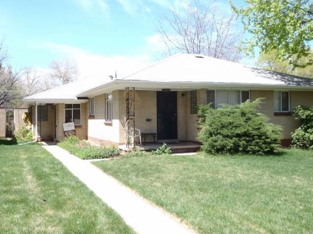 For Rent: Denver Rowhome inception-app-prod/MmIxZmU0ZTctMzlhOS00NThkLWJjY2QtYjUxNjAxODExMzZk/content/2020/04/front-pic.jpg