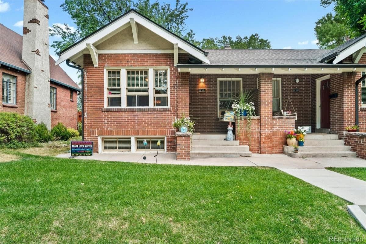 For Rent: Congress Park Rowhome inception-app-prod/MmIxZmU0ZTctMzlhOS00NThkLWJjY2QtYjUxNjAxODExMzZk/content/2020/07/front-754clayton.jpg