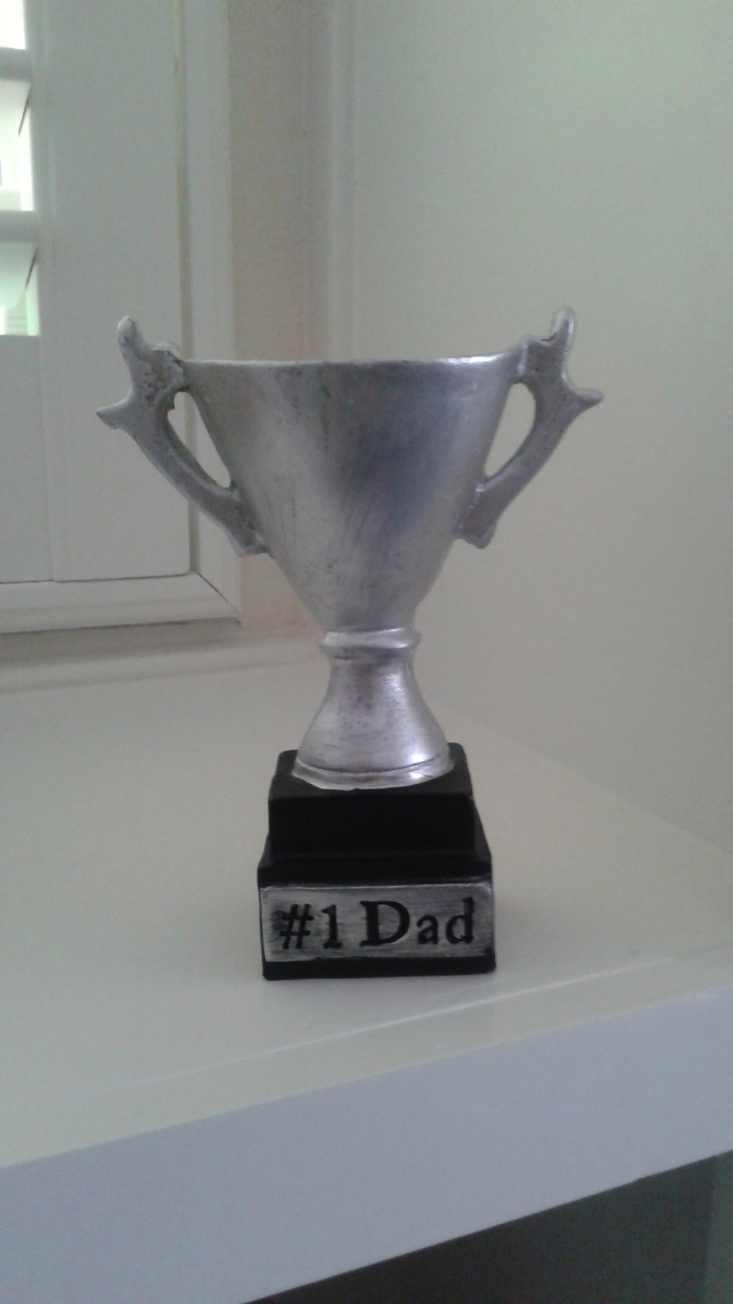 inception-app-prod/MmIyZGVmN2YtOWM1MC00YmQ2LWE4MzgtYjg4ZmRlMWEwNzcy/content/2018/06/2018 Fathers day trophy-6.jpg