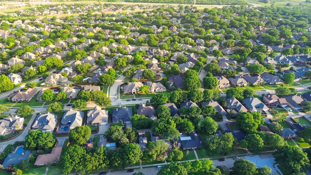 Urban vs. Suburban Living: Pros and Cons inception-app-prod/MmIzNzFmNmItMDMzMS00MjExLWI3ZDQtNWI3OWU4ZDEwZmNk/content/2024/09/fa7f8886d1f4e4aa46855bb2eb3f5e06c1109e33.jpg