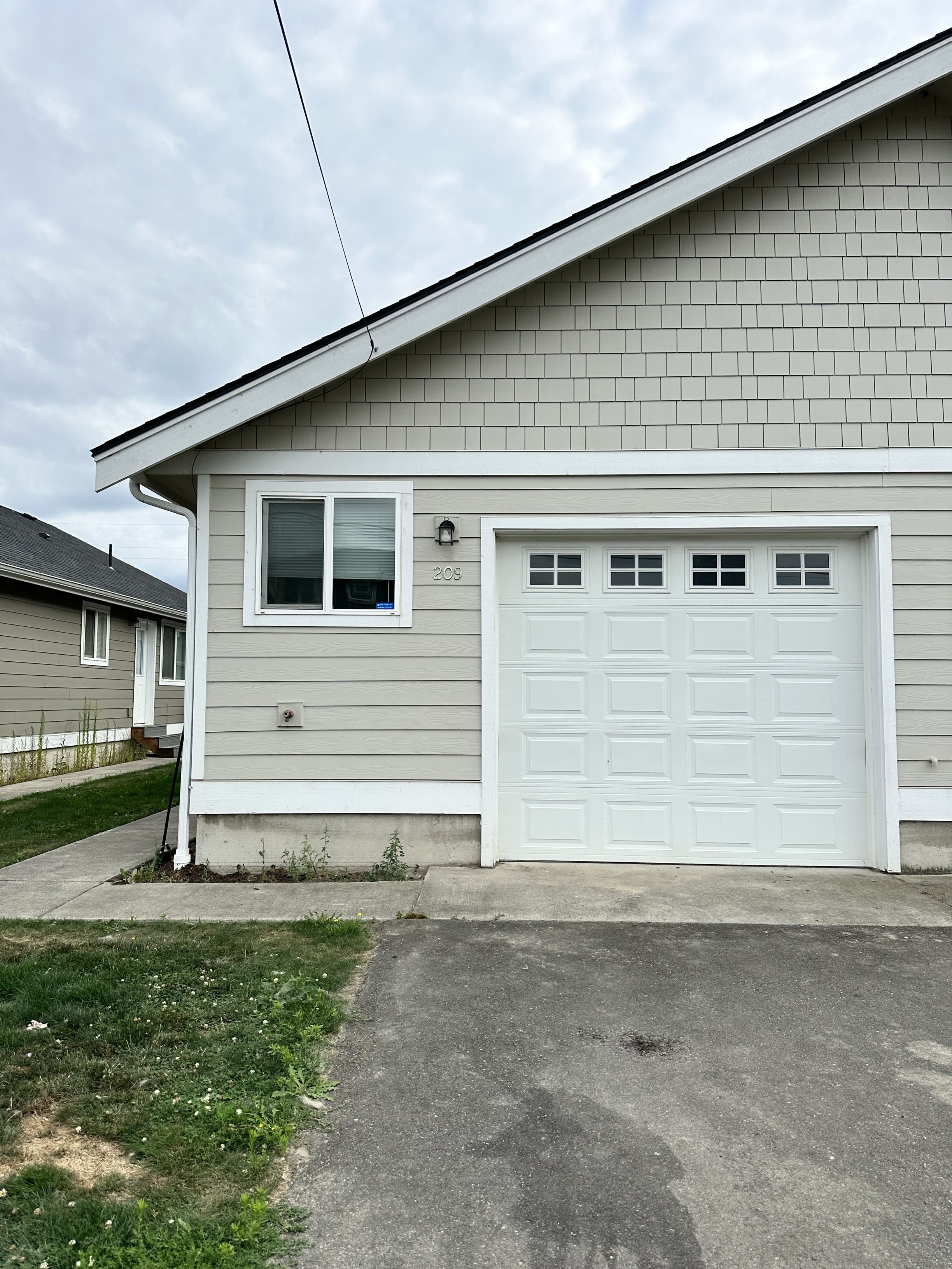 209 Morton St Sumas, WA 98295 inception-app-prod/MmJhMjA0OGItY2ZlZi00MWEzLWEzODYtYThmZGY3ODYzODFi/content/2026/08/1a4fcacb751bc068261c53d02b786b926ef0e869.jpg