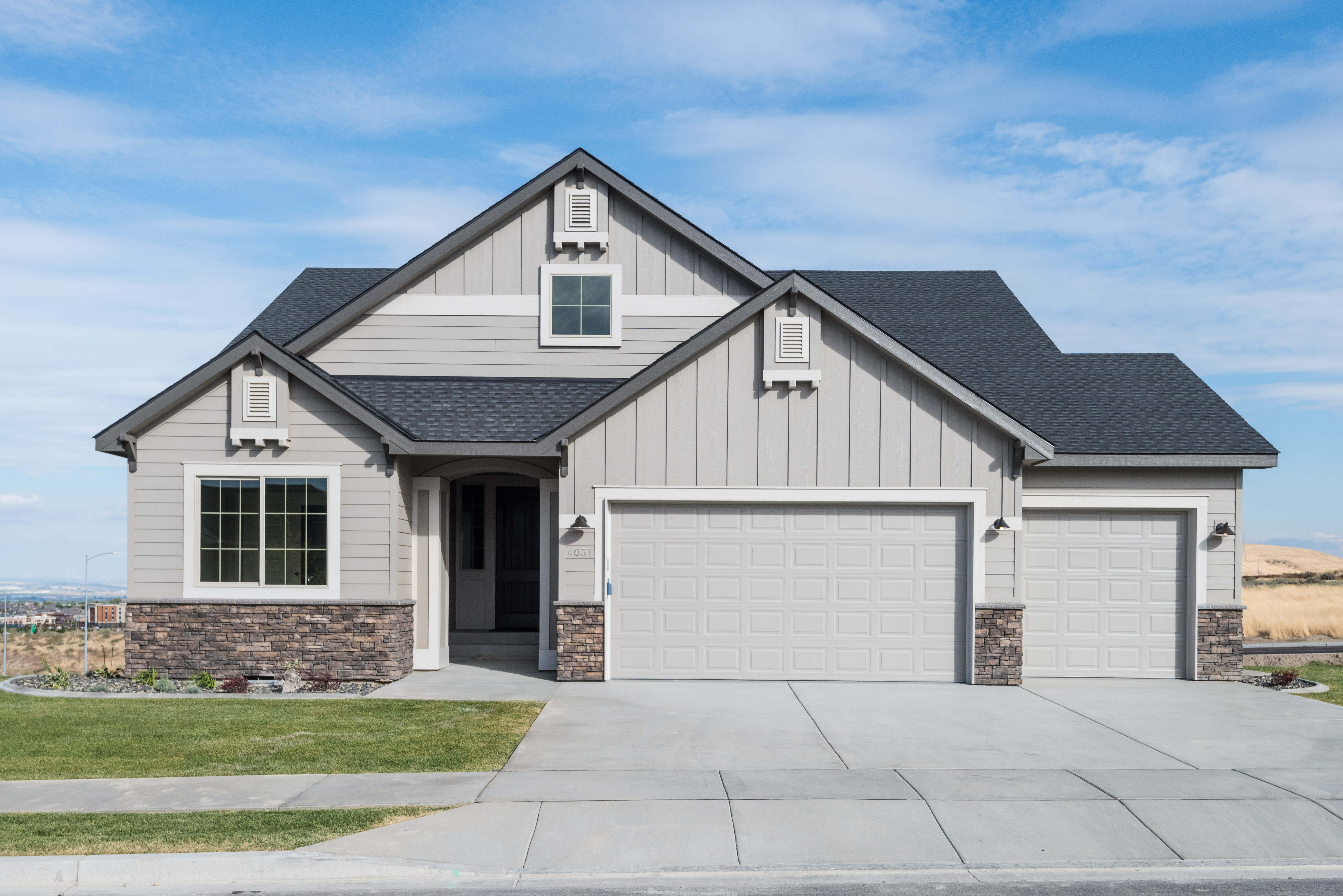 5 Bedrooms 3000sf Home with a View inception-app-prod/MmM5ODk0Y2YtNzBmMS00YzhlLWIxNWItZmI1MmZlNmU5ZGQ1/content/2017/10/4031 S. KELLOGG %281 of 27%29.jpg