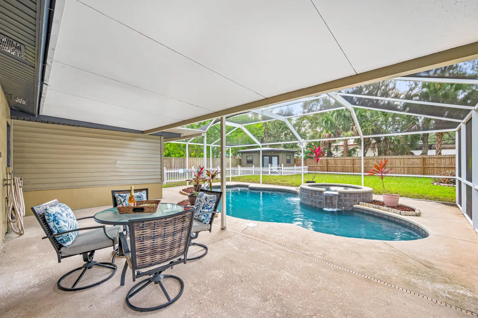 “Why Isn’t My Home Selling?” Pinellas 2025 Seller Playbook inception-app-prod/MmNhM2RmODYtZGUwMC00NDcwLTg4MjgtMTkwMjI1MThmMjZl/content/2025/10/58229608fa12d7f23c34e2e4b54a97ea41519570.webp