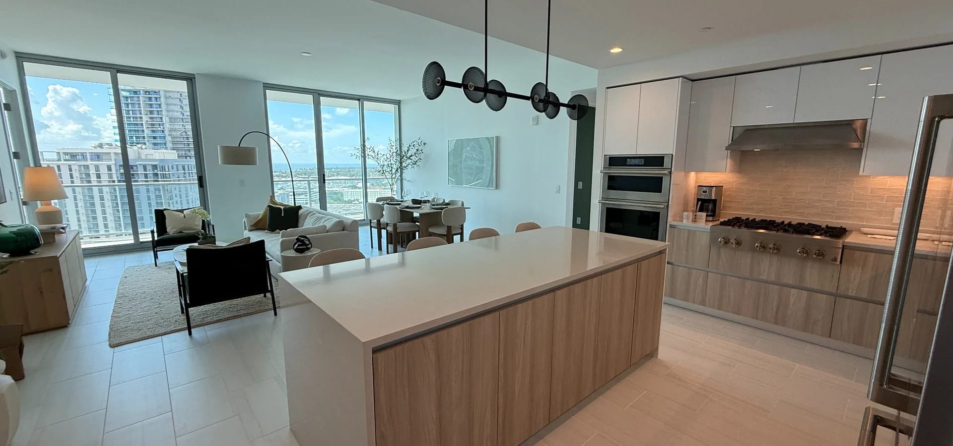 Luxurious Apartments in St. Petersburg, FL (2025 Guide) inception-app-prod/MmNhM2RmODYtZGUwMC00NDcwLTg4MjgtMTkwMjI1MThmMjZl/content/2026/06/728b91ac16594fb9130187c63811904b2430eccc.webp
