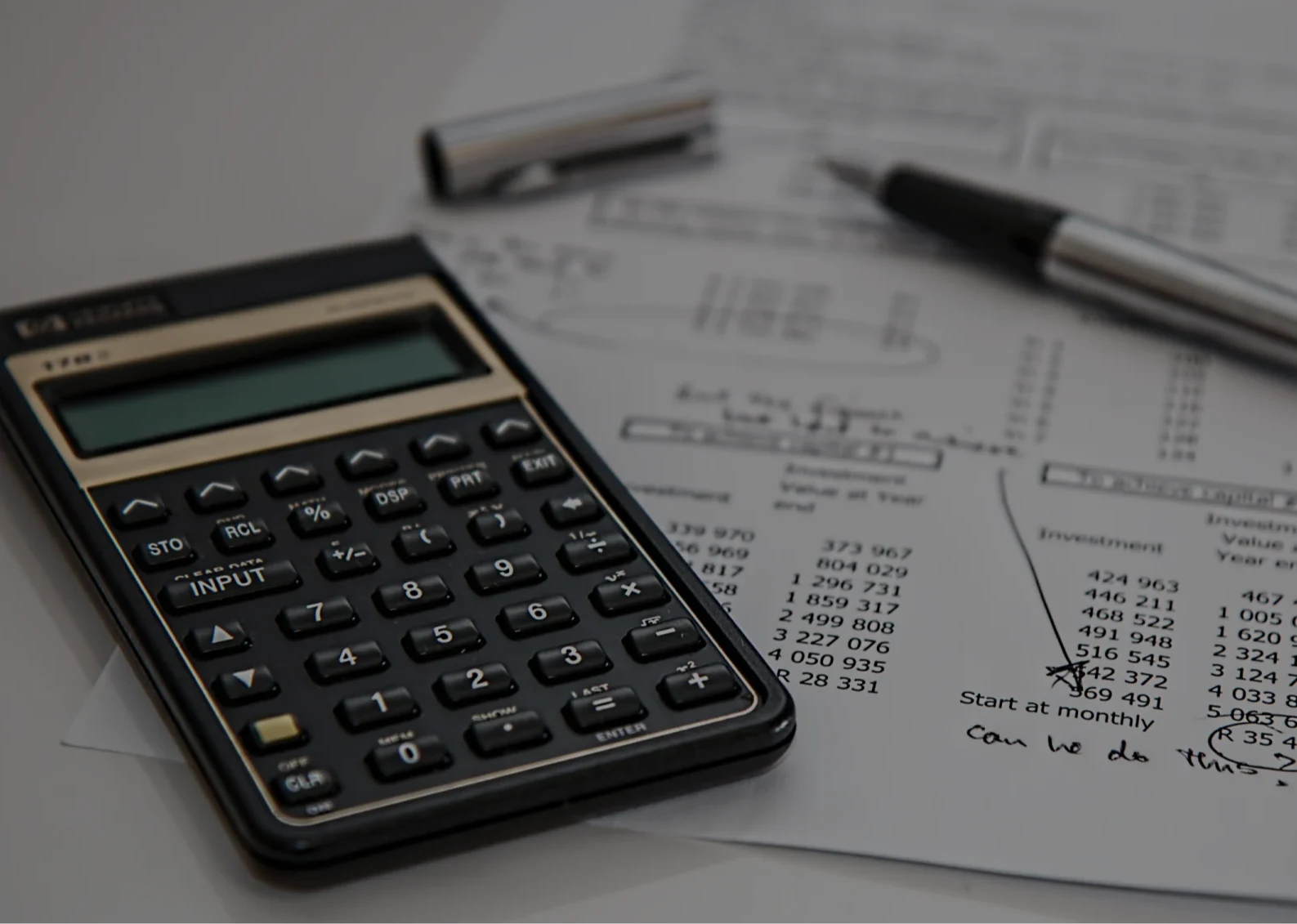 inception-app-prod/MmZhNzVkMjItYWNjZS00ZGEzLWI5ZTgtZTIyZDg4ZTBhNmU4/content/2020/05/calculator-calculation-insurance-finance-536211-2.webp