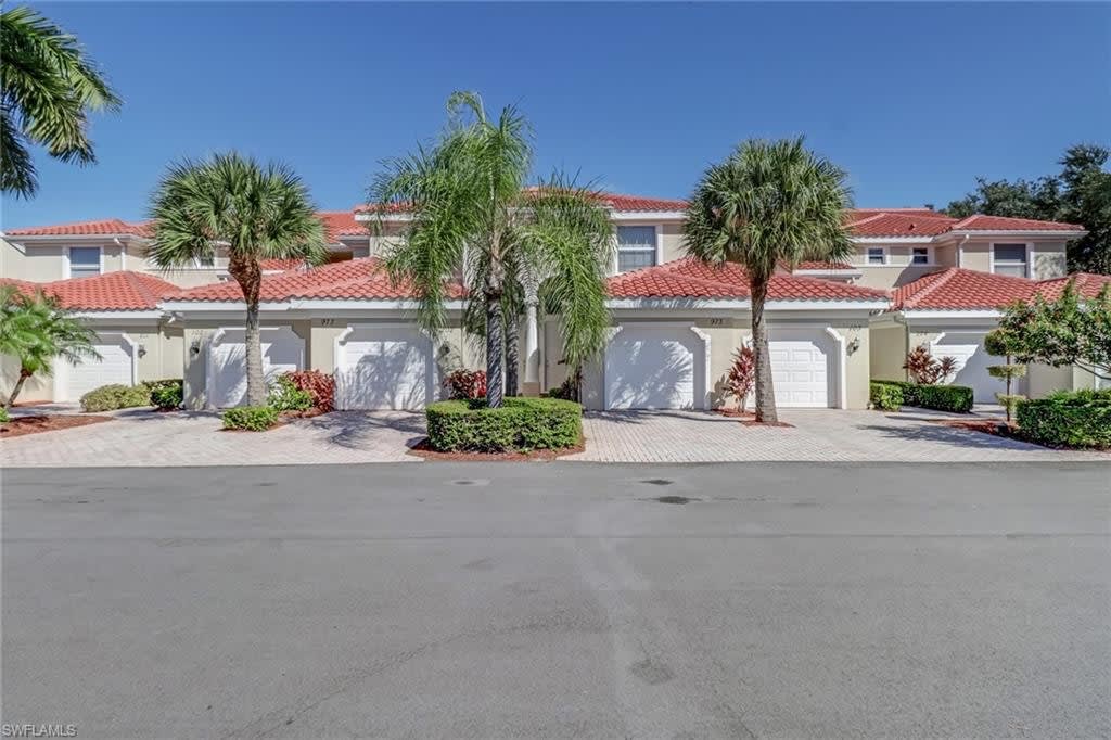 Just Listed in Glen Eagle! inception-app-prod/MzA4MDg4OWYtYzkzMi00MTQ3LTkwYWMtZGU0MTc0NjVkYTg5/content/2020/10/glenmoor.jpg