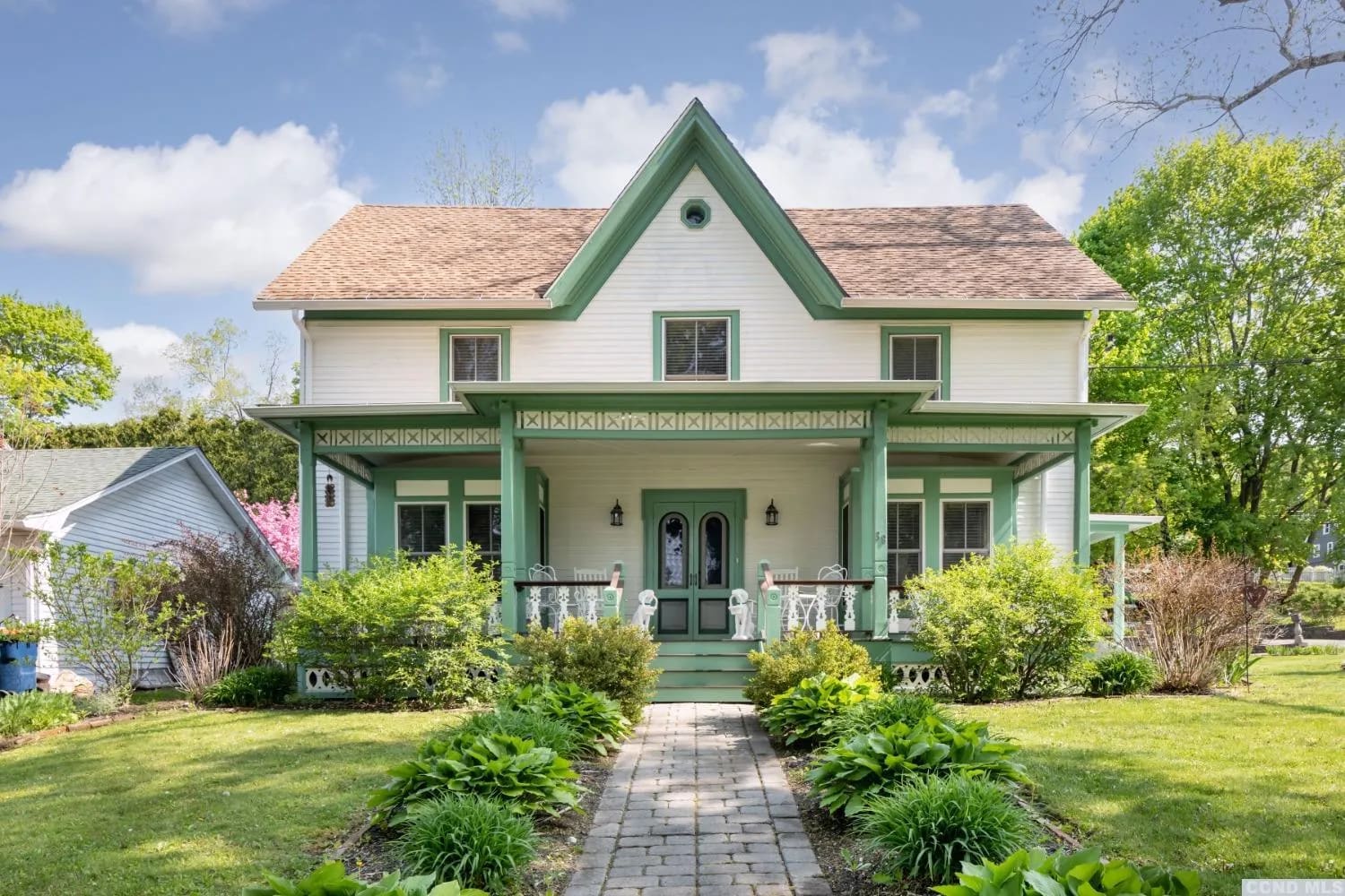 4 Tips To Make Your Strongest Offer on a Home inception-app-prod/MzAwYjAzNDktZmNiZS00NWIyLTlkYWEtYTM4NjY5OTgxNGY4/content/2024/03/56f613f2c2116163e95ecad8d4cea09a73a72ac1.webp