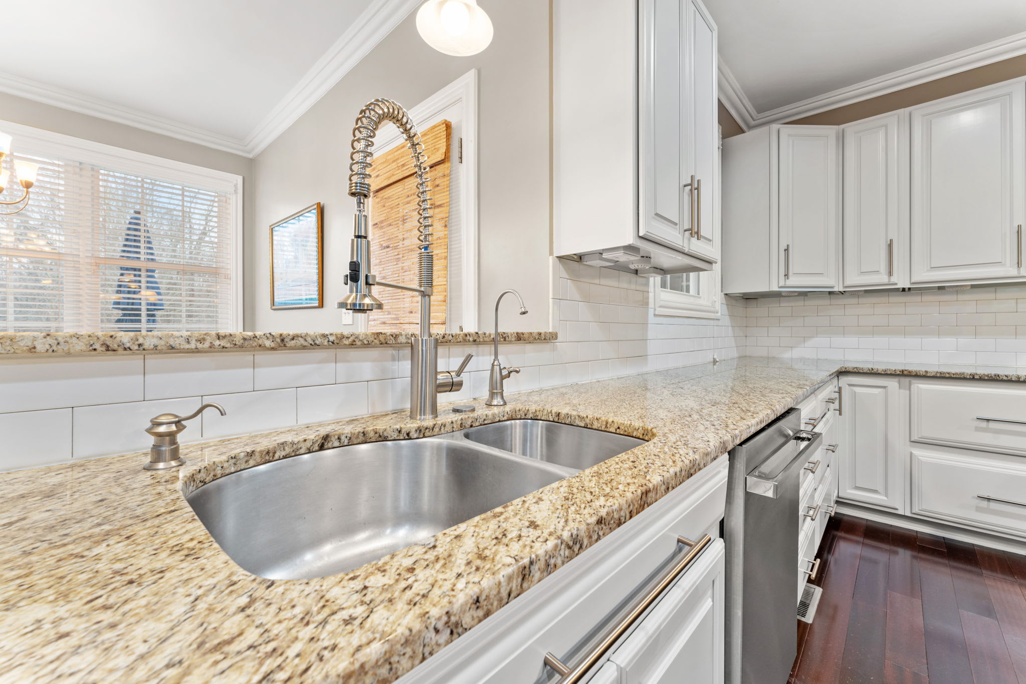 1411 Cypress Creek Pkwy, Smithfield VA 23430 inception-app-prod/MzI5ZmZiOGYtNGM2Ni00Y2JkLWEzM2MtMDA3NGJhMjhjMDAw/content/2021/01/20-web-or-mls-1411cypresscrkpkwyce020.jpg