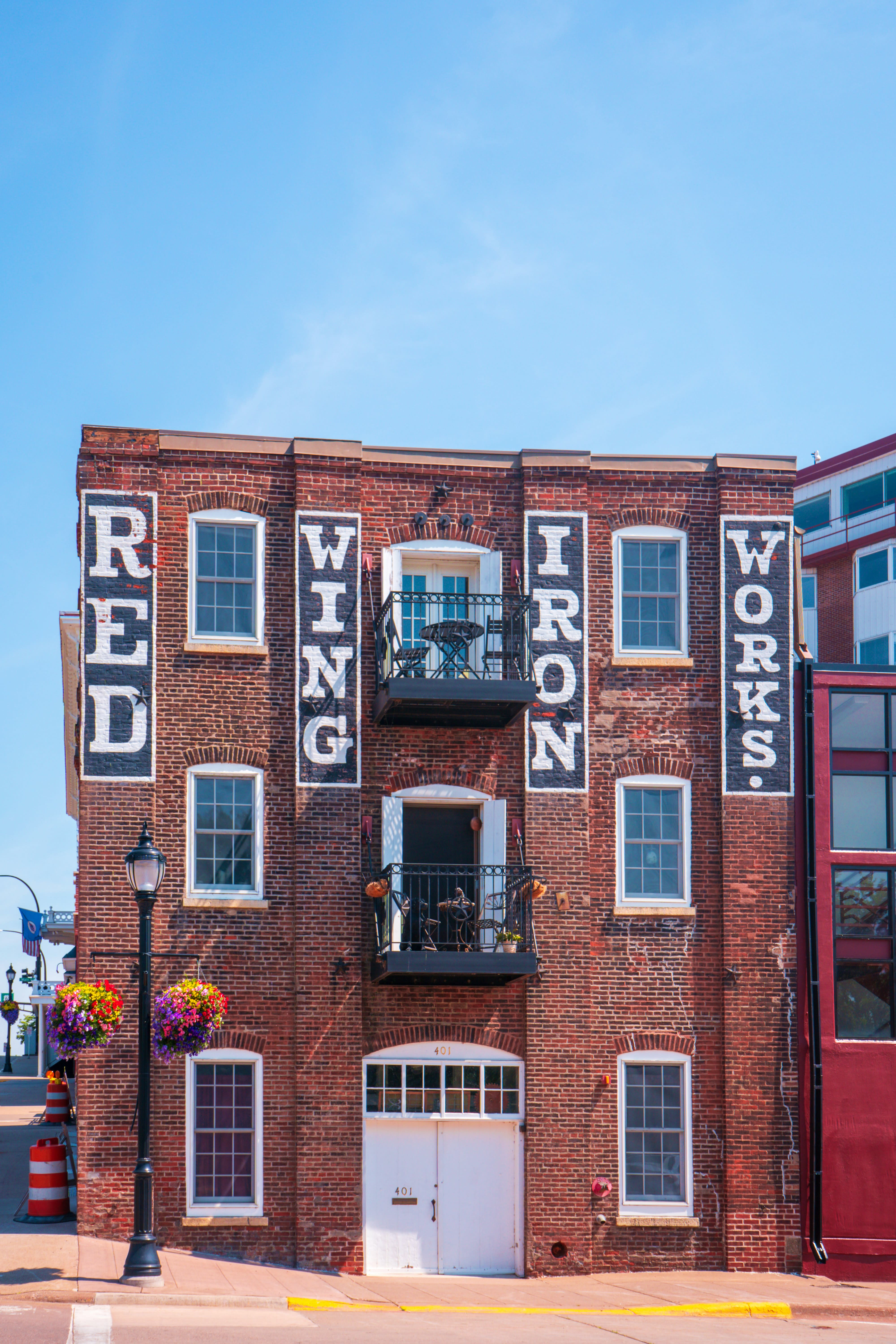 RED WING inception-app-prod/MzJkYTQxNGUtZmI1Zi00MTI1LWE4OWEtMTBkNTg0Njk0OGU3/content/2023/04/3e3af902a0f71e2fbc48052098db16b09e5782bc.jpg