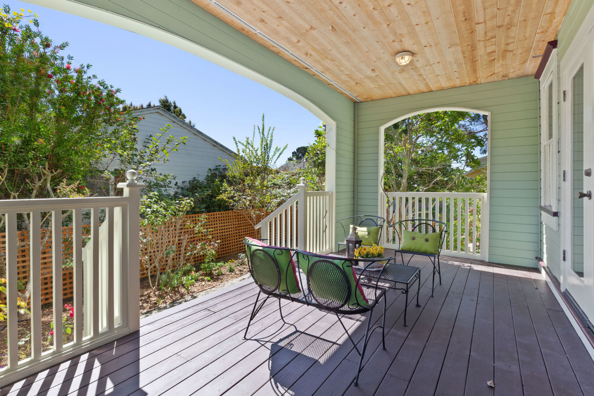 J U S T L I S T E D - 123 Berkshire inception-app-prod/MzNhYTIwZTEtOWI0MC00ODk3LWFjODAtYmZhOTNmNmUxNjVj/content/2018/09/560a6916-3.jpg