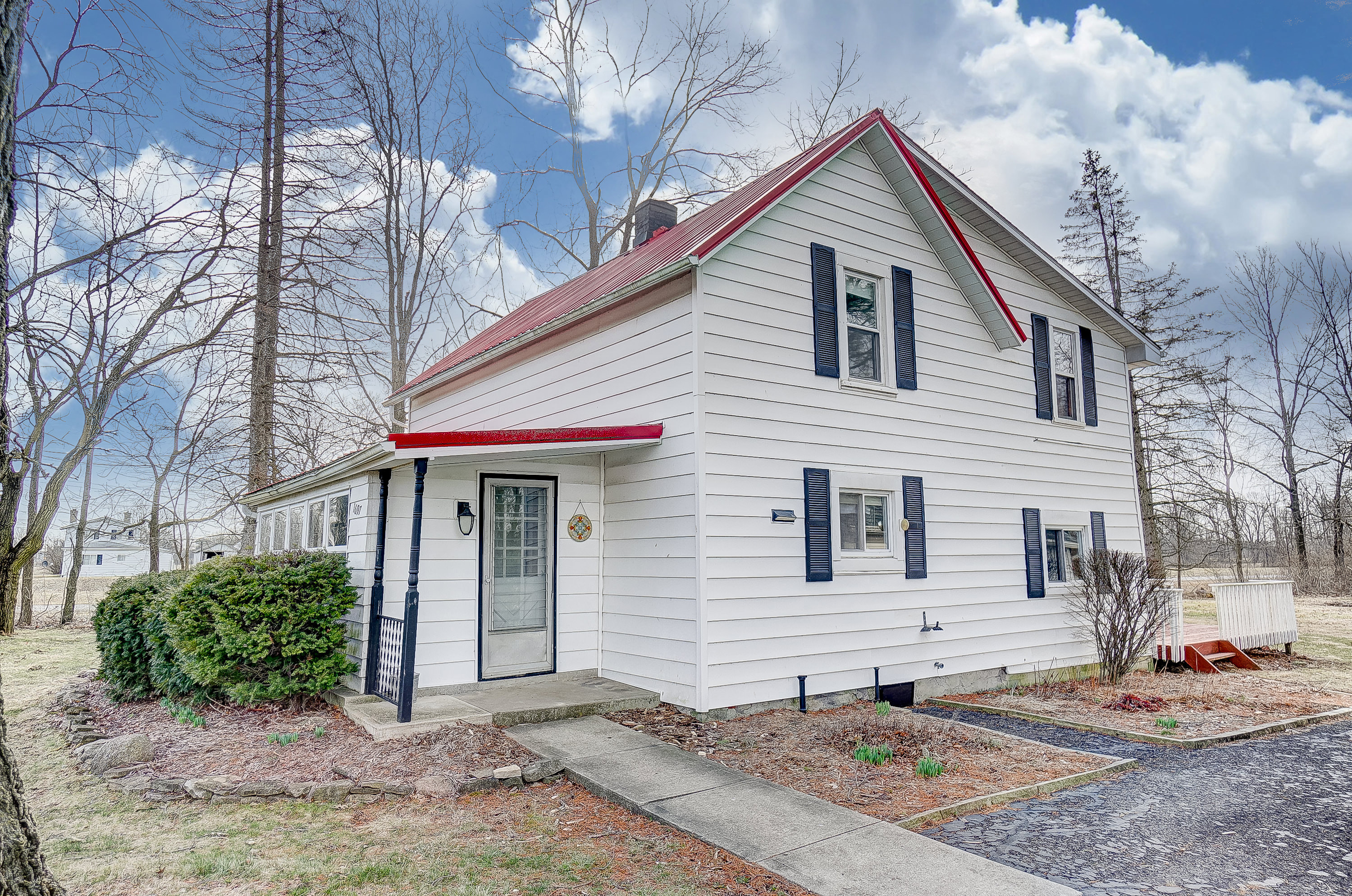 New Listing - Farmhouse virtual tour! inception-app-prod/MzU2NDIzNzgtZjUzMi00NDMzLTgzZDUtMWJkMWFjMmNhN2I2/content/2020/03/50008777-003.jpg