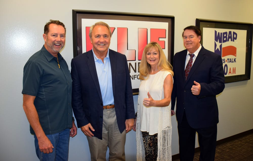 inception-app-prod/MzdjNTRlOGUtODQyNS00Njg3LTk1YmYtMTA0MzgzM2JlZWU2/content/2017/10/willie lambright%2C doug kingsriter%2C dianne vanderweel%2C mike bowman.jpg