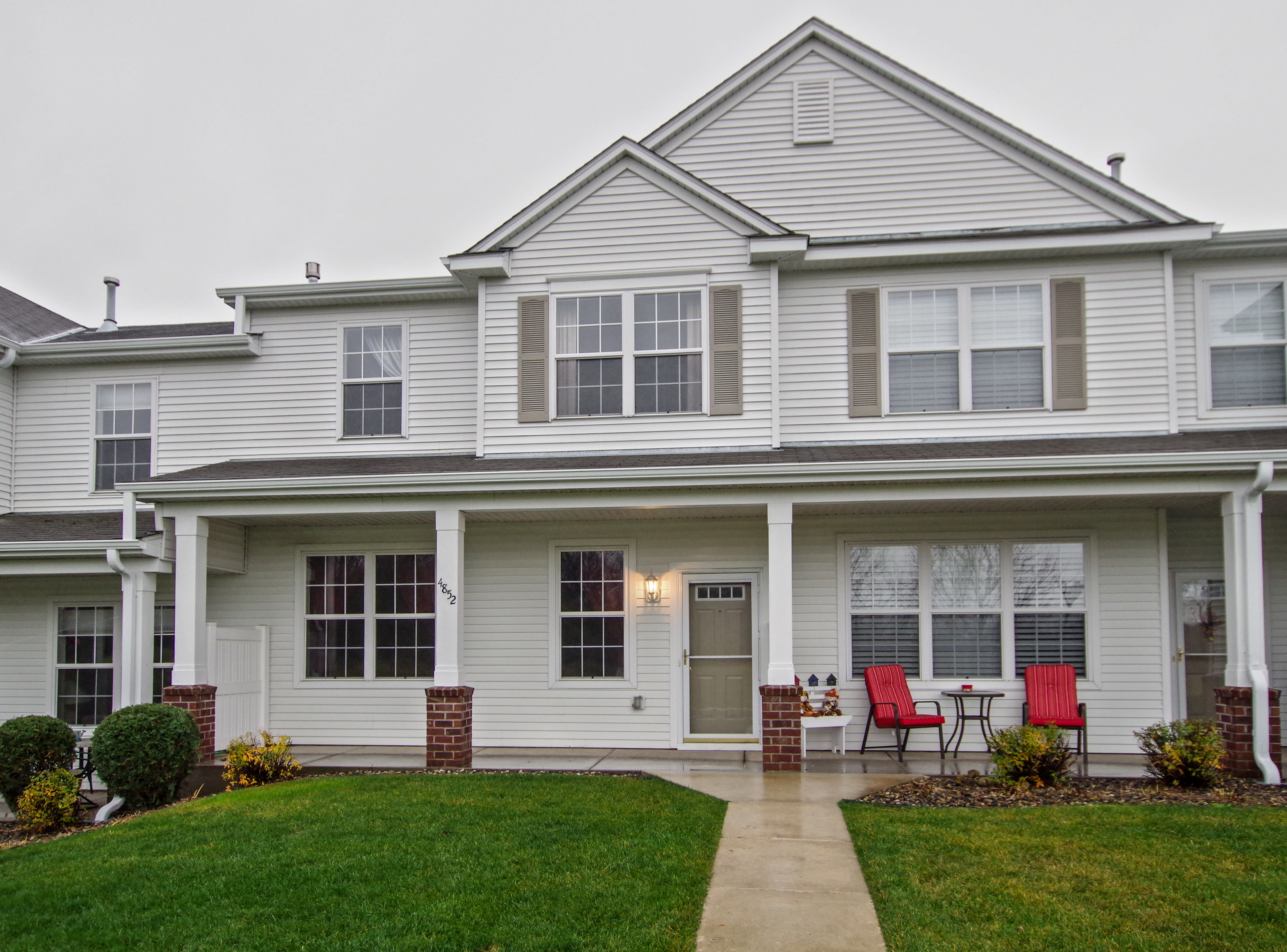 JUST LISTED! 4852 Bivens Court, Inver Grove Heights, MN 55076 inception-app-prod/Mzk4NDIzMmQtZDE4NC00ZjQwLWIxZTctN2NiMjY4MTg4MDI3/content/2016/11/Front %282%29.jpg