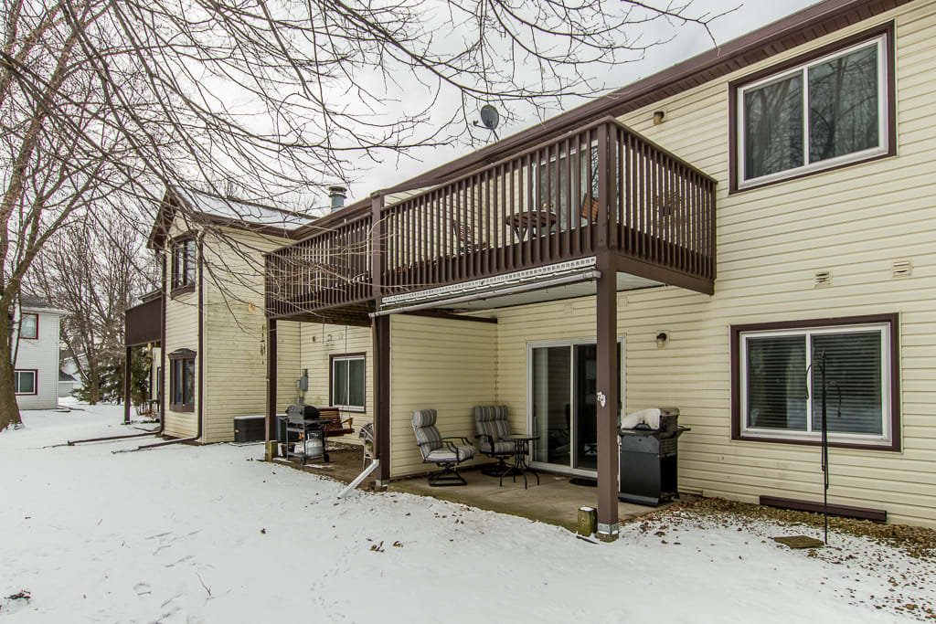 inception-app-prod/Mzk4NDIzMmQtZDE4NC00ZjQwLWIxZTctN2NiMjY4MTg4MDI3/content/2017/01/4328 Buckingham Ct%2C Vadnais Heights%2C MN 55127 BACK.jpg