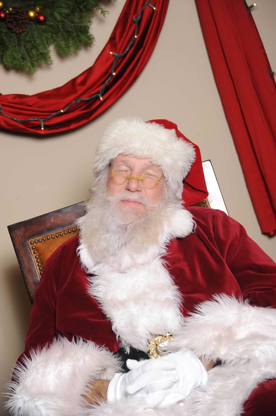 inception-app-prod/Mzk4NDIzMmQtZDE4NC00ZjQwLWIxZTctN2NiMjY4MTg4MDI3/content/2017/11/Sleeping Santa 2017.JPG