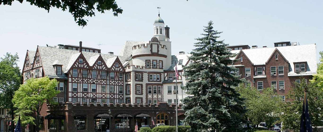 Scarsdale Co-ops For Sale inception-app-prod/MzllM2RkMjctNzFkMy00N2E1LWI5MjctMDE5YjllNDlhMjkx/content/2018/01/Scarsdale-village-shot-2-2.jpg