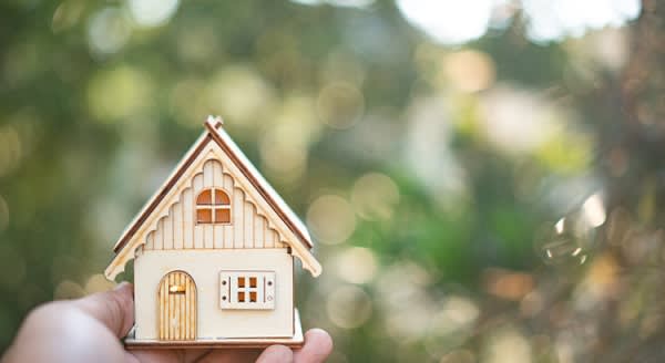 Expert Insights on the 2020 Housing Market inception-app-prod/NDE5NjBkMjEtOWYzMy00OTYxLWIxOGMtZDQ5ZDliZTgzN2Mw/content/2019/12/20191231-kcm-share-600x328.jpg