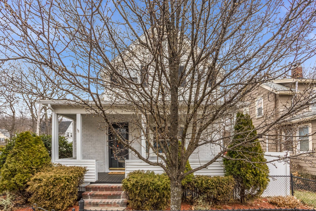 97 Lebanon Street, Melrose ~ 3D Video Tour inception-app-prod/NDE5NjBkMjEtOWYzMy00OTYxLWIxOGMtZDQ5ZDliZTgzN2Mw/content/2020/03/97-lebanon-st-melrose-2-2.jpg