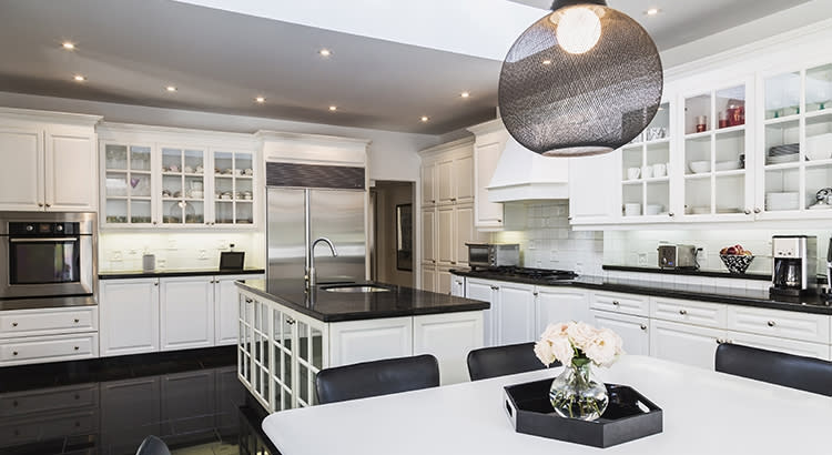 The Luxury Market Is Attracting Buyers in 2021 inception-app-prod/NDE5NjBkMjEtOWYzMy00OTYxLWIxOGMtZDQ5ZDliZTgzN2Mw/content/2021/02/20210210-kcm-share.jpg