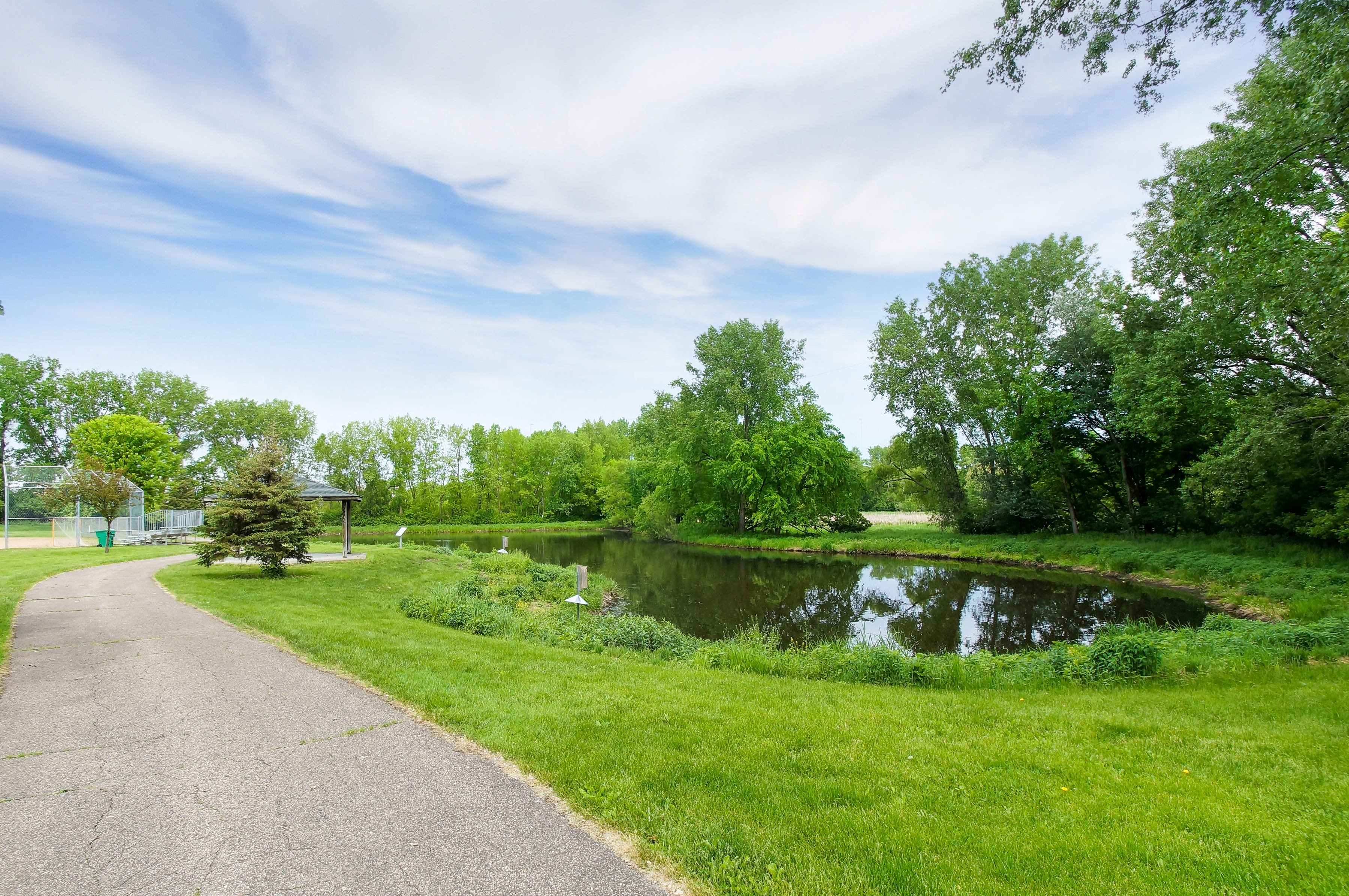 inception-app-prod/NDFiMWVlZTUtYmRmZS00NTYxLWJjOGYtNjE2MjFmZjk5NmRk%2Fcontent%2F2016%2F12%2FTwin Lakes Park - St. Louis Park 2.jpg