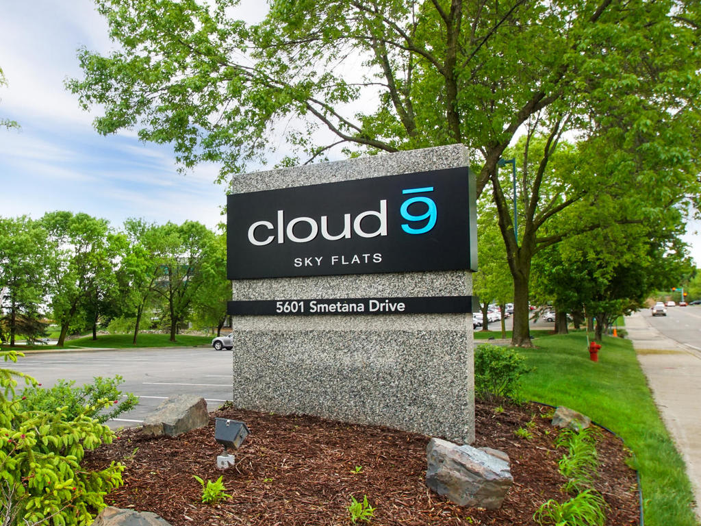 Cloud 9 Sky Flats - Minnetonka, MN inception-app-prod/NDFiMWVlZTUtYmRmZS00NTYxLWJjOGYtNjE2MjFmZjk5NmRk/content/2017/05/23.jpg