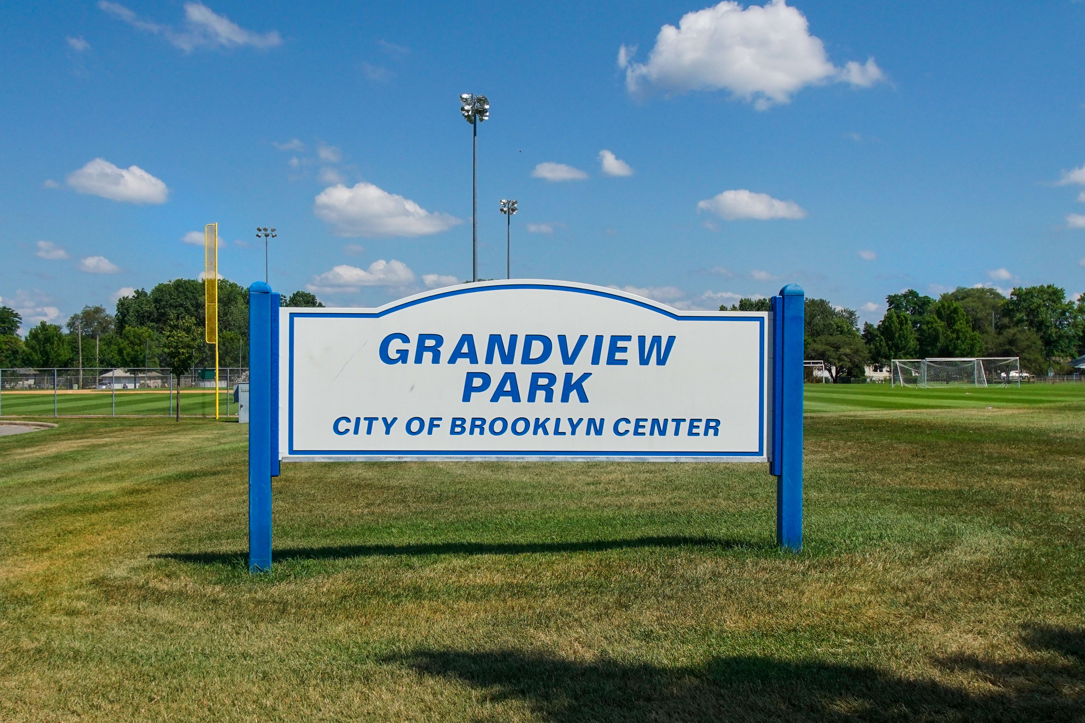 Grandview Park inception-app-prod/NDFiMWVlZTUtYmRmZS00NTYxLWJjOGYtNjE2MjFmZjk5NmRk%2Fcontent%2F2017%2F08%2F6131 Colfax Avenue N-print-025-20-Colfax Avenue N27-3600x2400-300dpi.jpg