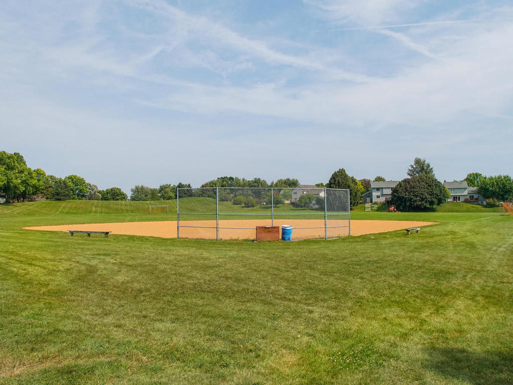 inception-app-prod/NDFiMWVlZTUtYmRmZS00NTYxLWJjOGYtNjE2MjFmZjk5NmRk/content/2017/09/10566 166th Street W Lakeville-MLS_Size-025-22-166th Street W24-1024x768-72dpi-2.jpg