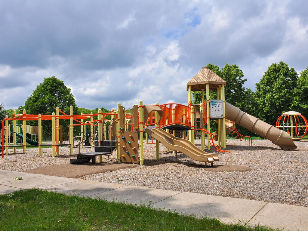 inception-app-prod/NDFiMWVlZTUtYmRmZS00NTYxLWJjOGYtNjE2MjFmZjk5NmRk/content/2018/07/2915 Trenton Lane N Plymouth-30-2.jpg