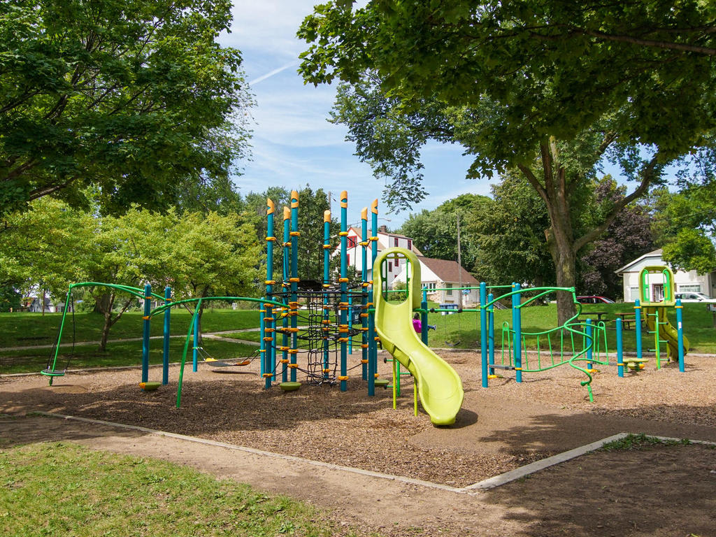 inception-app-prod/NDFiMWVlZTUtYmRmZS00NTYxLWJjOGYtNjE2MjFmZjk5NmRk/content/2018/09/1933 Hayes Street NE-025-18-Hayes Street NE25-MLS_Size.jpg