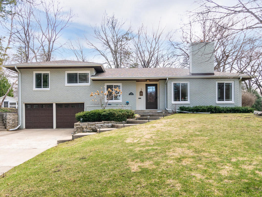 inception-app-prod/NDFiMWVlZTUtYmRmZS00NTYxLWJjOGYtNjE2MjFmZjk5NmRk/content/2019/04/241 Holly Road Hopkins MN-001-24-Holly Road25-MLS_Size.jpg