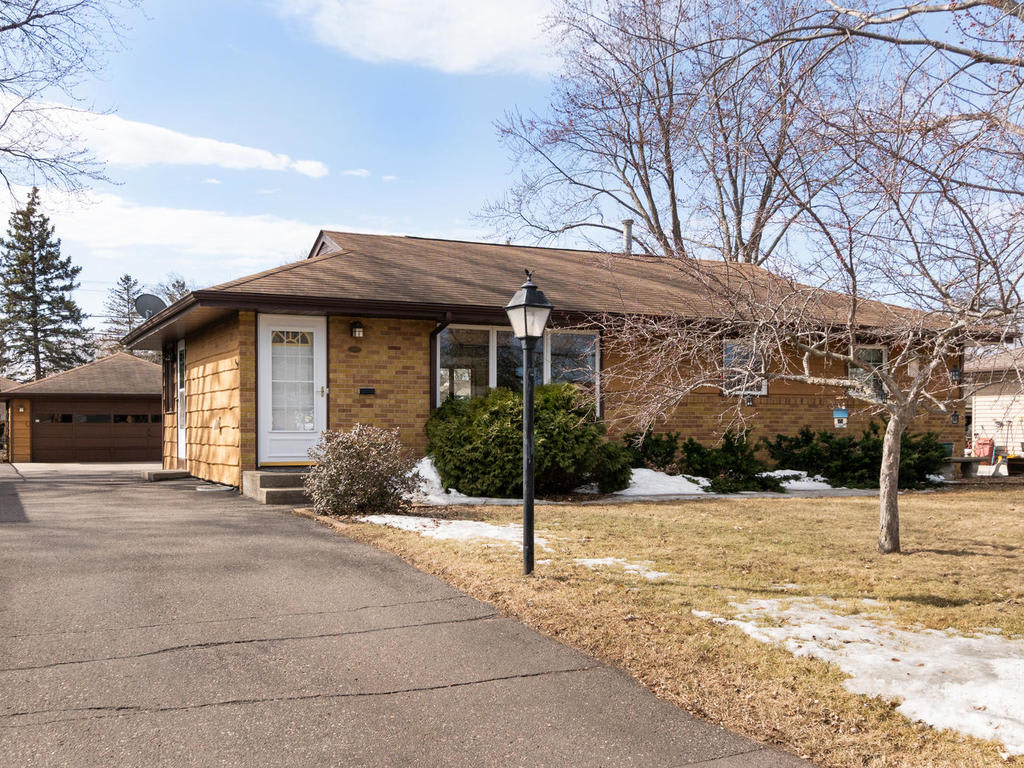 inception-app-prod/NDFiMWVlZTUtYmRmZS00NTYxLWJjOGYtNjE2MjFmZjk5NmRk/content/2019/04/6801 61st Avenue N Crystal MN-002-23-61st Avenue N20-MLS_Size.jpg