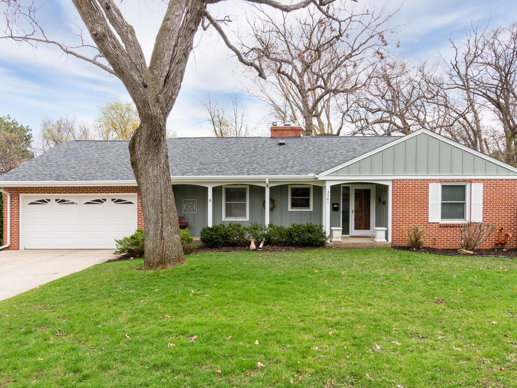 inception-app-prod/NDFiMWVlZTUtYmRmZS00NTYxLWJjOGYtNjE2MjFmZjk5NmRk/content/2019/05/3501 Arbor Lane Minnetonka MN-001-17-Arbor Lane23-MLS_Size.jpg