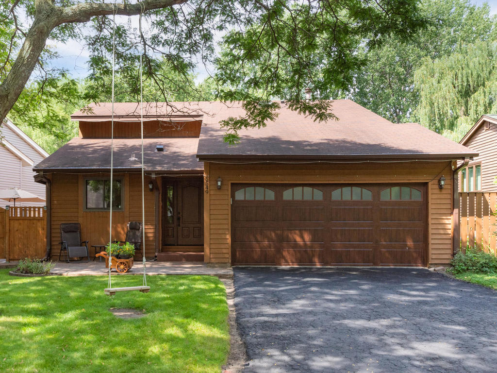5549 Knoll Drive | Shoreview, MN 55126 inception-app-prod/NDFiMWVlZTUtYmRmZS00NTYxLWJjOGYtNjE2MjFmZjk5NmRk/content/2019/08/NTU0OS1rbm9sbC1kcml2ZS1zaG9yZXZpZXctbW4tMDAxLTAy-2.jpg
