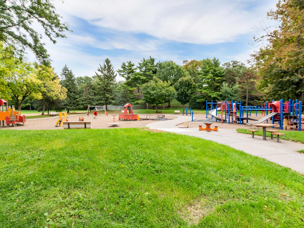 McRae Park inception-app-prod/NDFiMWVlZTUtYmRmZS00NTYxLWJjOGYtNjE2MjFmZjk5NmRk/content/2019/11/NDcwMS1wYXJrLWF2ZS1taW5uZWFwb2xpcy1tbi0wMjYtMDUz-2.jpg