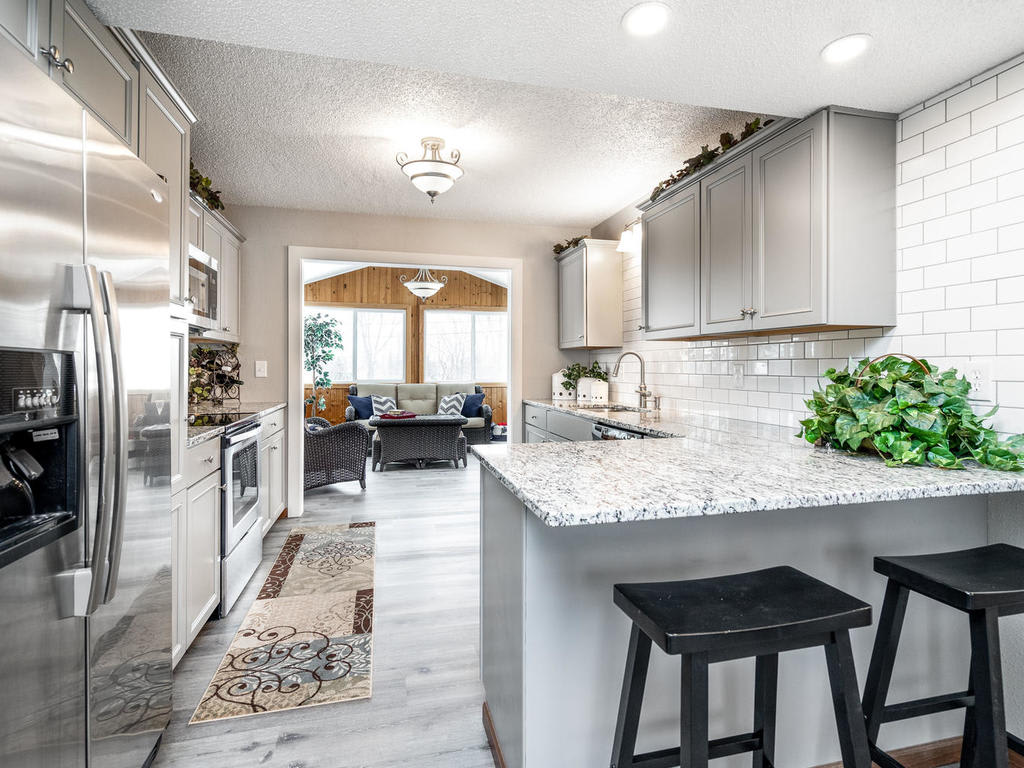 126 Carol Lane | West St Paul inception-app-prod/NDFiMWVlZTUtYmRmZS00NTYxLWJjOGYtNjE2MjFmZjk5NmRk/content/2020/02/MTI2LWNhcm9sLWxhbmUtd2VzdC1zdC1wYXVsLW1uLTAwOC0w.jpg