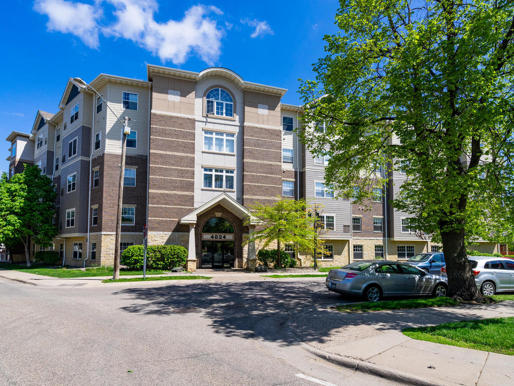 4824 E 53rd Street #423, Minneapolis, MN 55417 inception-app-prod/NDFiMWVlZTUtYmRmZS00NTYxLWJjOGYtNjE2MjFmZjk5NmRk/content/2020/05/4824-e-53rd-street-423-001-037-e-53rd-st-mlssize.jpg