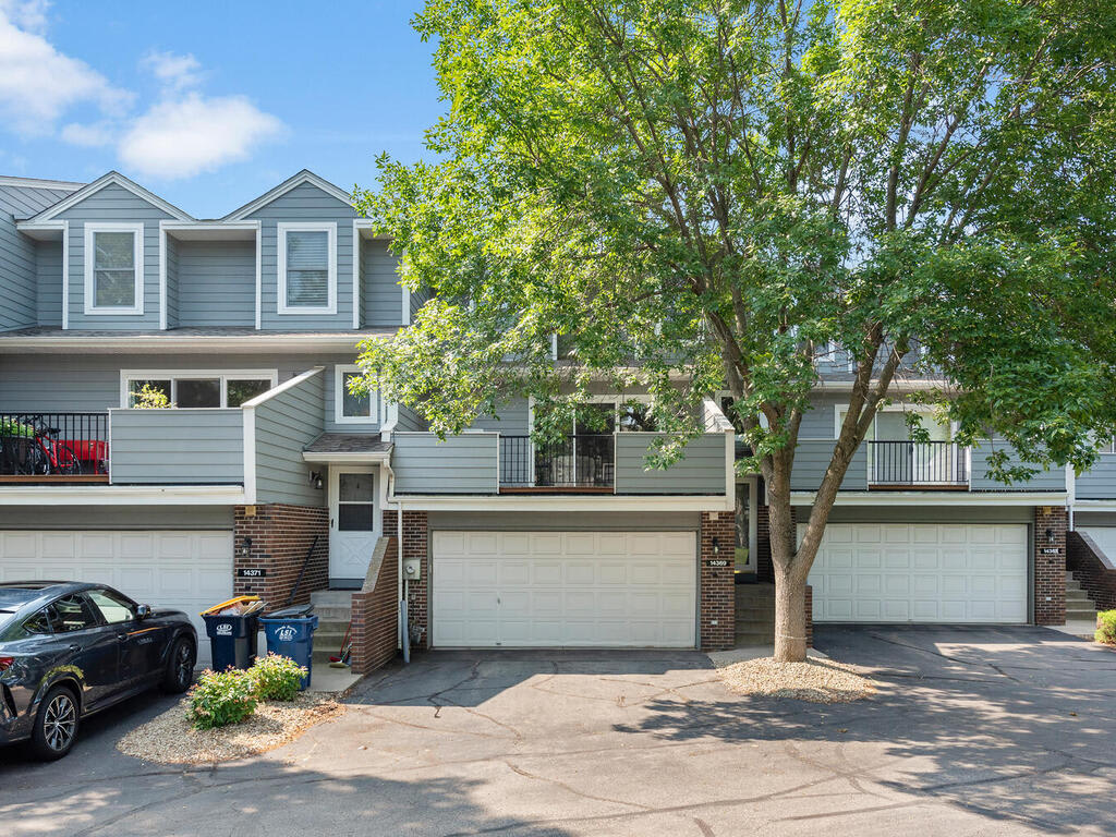 14369 Estates Avenue, Apple Valley, MN 55124 inception-app-prod/NDFiMWVlZTUtYmRmZS00NTYxLWJjOGYtNjE2MjFmZjk5NmRk/content/2021/07/14369 Estates Avenue Apple Valley MN 55124 USA-001-018-Estates Avenue Apple Valley MN 551241-MLS_Size%281%29.jpg