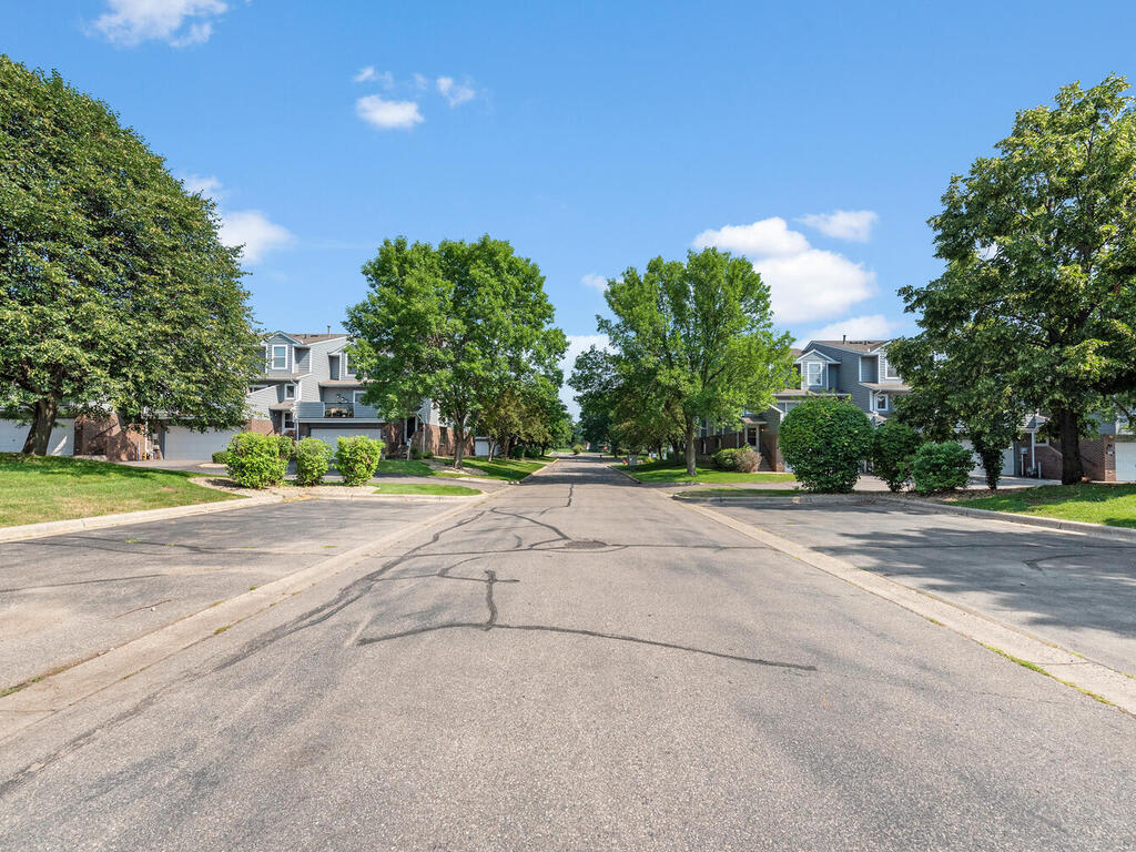 inception-app-prod/NDFiMWVlZTUtYmRmZS00NTYxLWJjOGYtNjE2MjFmZjk5NmRk/content/2021/07/14369 Estates Avenue Apple Valley MN 55124 USA-022-029-Estates Avenue Apple Valley MN 5512422-MLS_Size%281%29.jpg