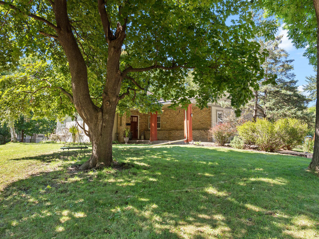 3300 Glenhurst Avenue | Saint Louis Park inception-app-prod/NDFiMWVlZTUtYmRmZS00NTYxLWJjOGYtNjE2MjFmZjk5NmRk/content/2021/09/3300 Glenhurst Avenue Saint Louis Park MN 55416 USA-001-010-Glenhurst Avenue Saint Louis Park MN 554161-MLS_Size%281%29.jpg