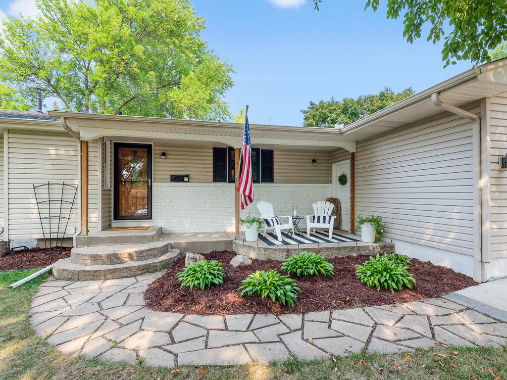 3657 Maryland Ave N | New Hope inception-app-prod/NDFiMWVlZTUtYmRmZS00NTYxLWJjOGYtNjE2MjFmZjk5NmRk/content/2021/09/6ab1603c68b4a9818429aef31257ce567ddc5f5f.jpg