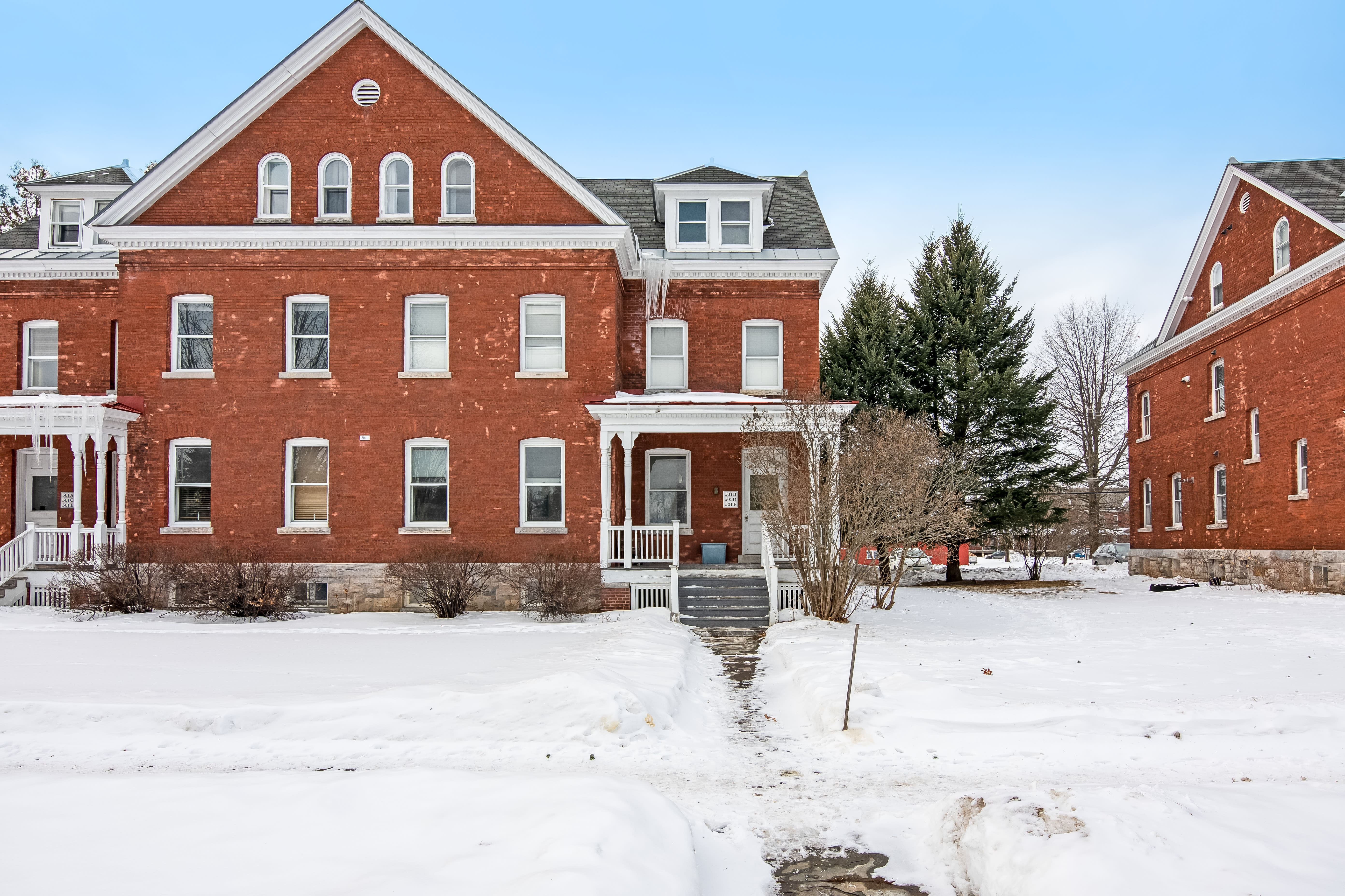 New Listing Alert! 501 Dalton Drive, #F Colchester inception-app-prod/NDI2ZDBlYzAtMjg0OC00Yjc0LTg1ZTUtYTc4MWU0YzhlZjY5/content/2022/02/fb2940de9d06c378903b48036c7003b66aa97369.jpg