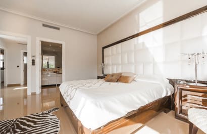 8 Ways to Make Your Home More Valuable to Buyers inception-app-prod/NDMzODQyNDYtNTYwZS00NjU5LThkMzYtZTJiMzFhYjFiYmU4/content/2018/10/ialicante-mediterranean-homes-475803-unsplash.jpg