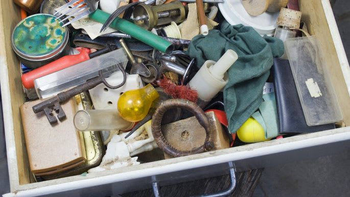 Decluttering for Dummies: A 5-Step Guide To Making Your Junk Drawer Functional inception-app-prod/NDMzODQyNDYtNTYwZS00NjU5LThkMzYtZTJiMzFhYjFiYmU4/content/2021/04/609b8a3c4eed6bcd4fe1c52f80240499w-c3793566874xd-w685_h860_q80.jpg